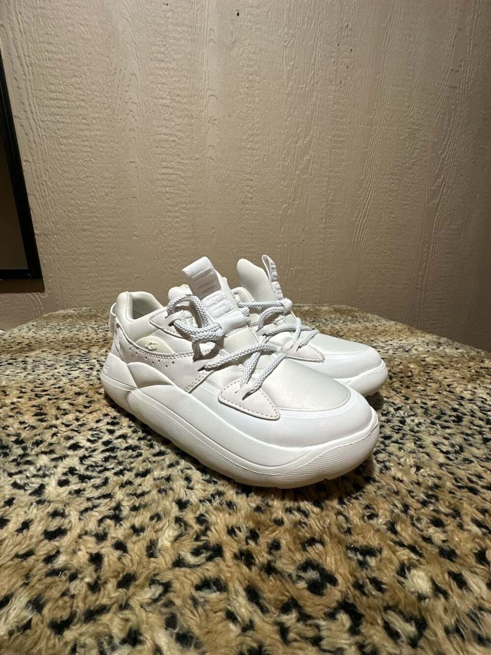 UGG LA Cloud Lace White Suede Platform Sneakers Size 10